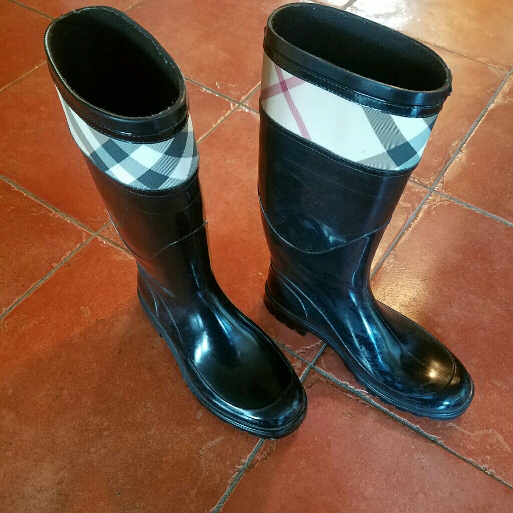 Burberry rain boots size 37
